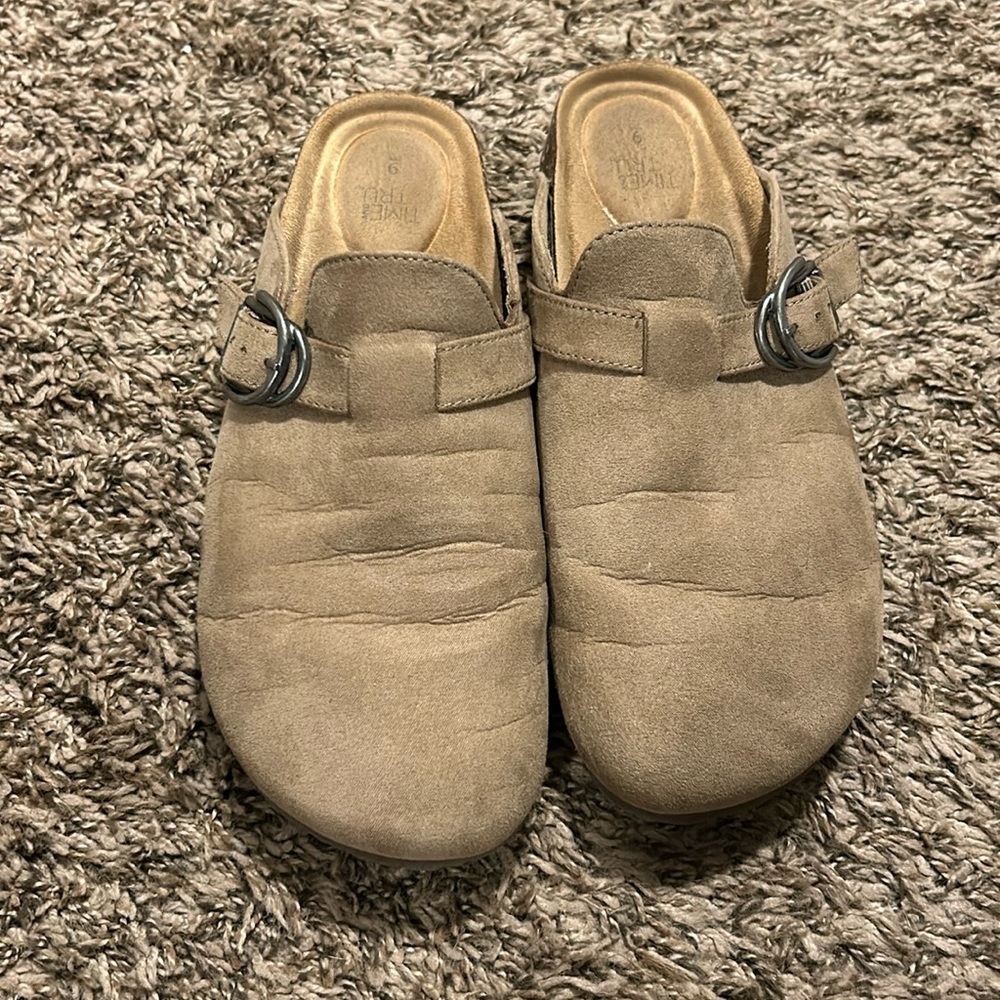 Tan Clogs‼️